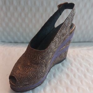 Just The Right Shoe By Raine Golden Leaf Mini Figurine 25098